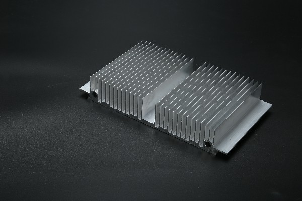 鋁合金型材表面“吸附顆粒”的形成原因